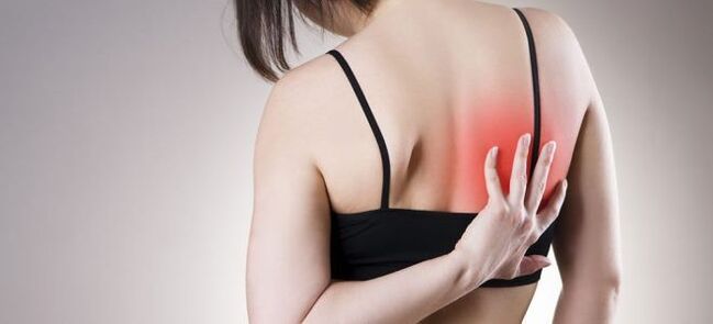 Pojačani bol u leđima prilikom kretanja znak je torakalne osteohondroze